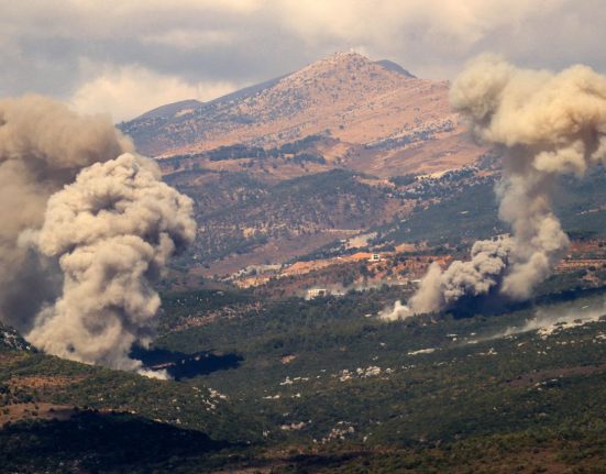 قالت الوكالة الوطنية للإعلام اللبنانية إن الطيران الإسرائيلي نفذ 111 غارة جوية خلال ساعة واحدة اليوم السبت.